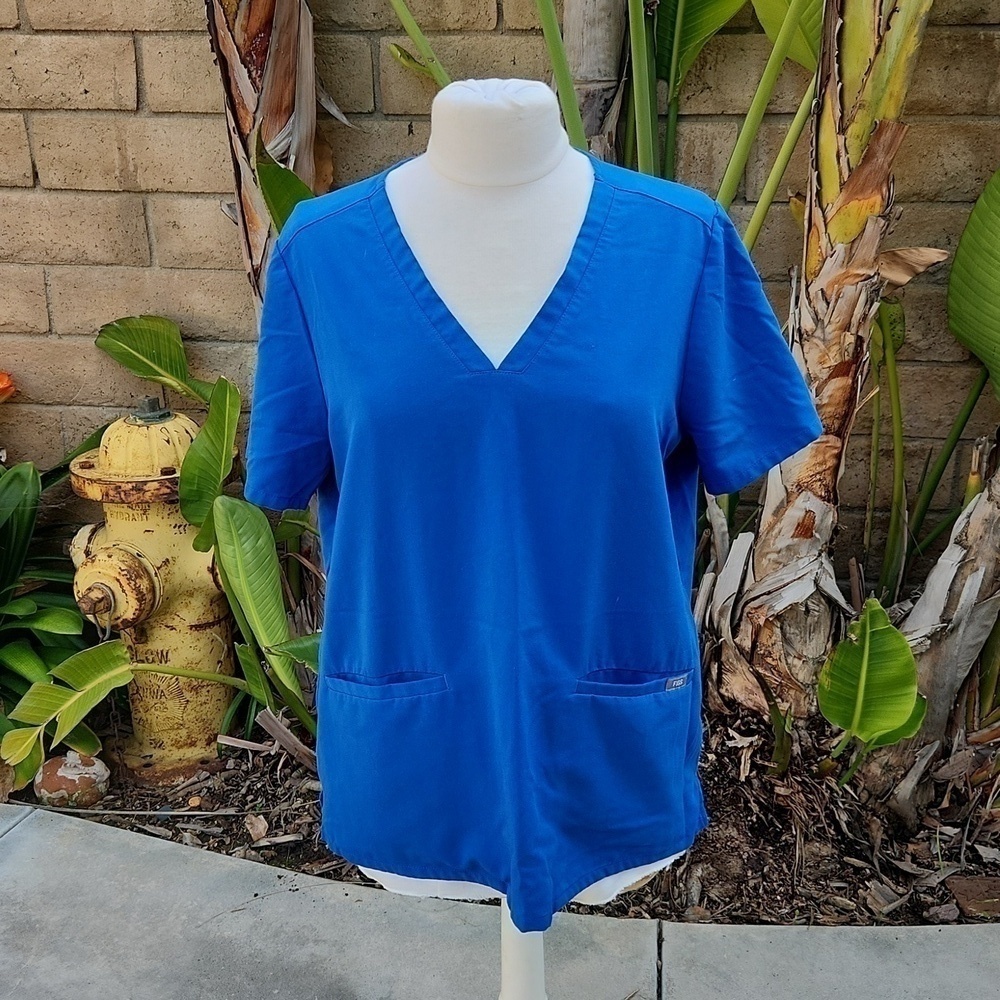FIGS Technical Collection Blue Scrub Top with Pockets large